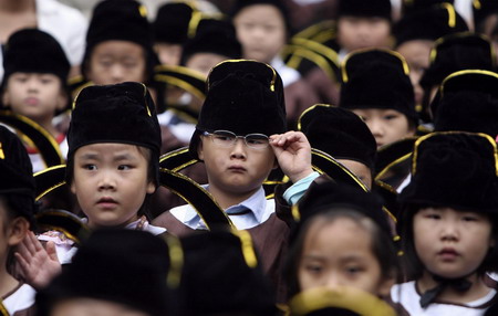 New pupils start schooling in Confucius temple