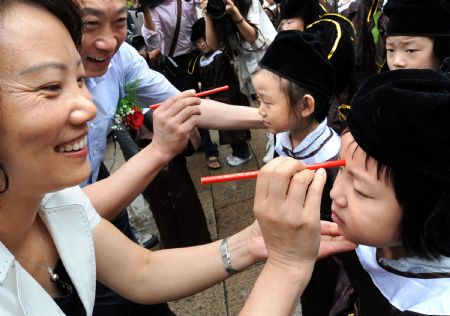 New pupils start schooling in Confucius temple