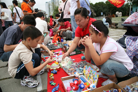 Local flea market set up in Nanjing
