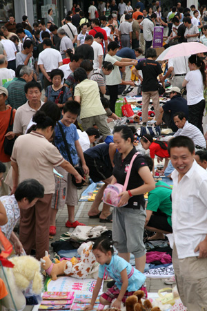 Local flea market set up in Nanjing