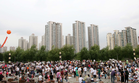 Local flea market set up in Nanjing