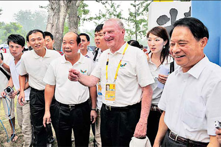 FISU president praises Shenzhen's promotion of 2011 Universiade