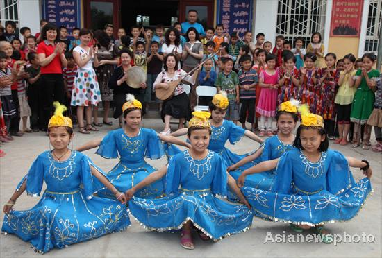 Xinjiang pupils celebrate Children's day