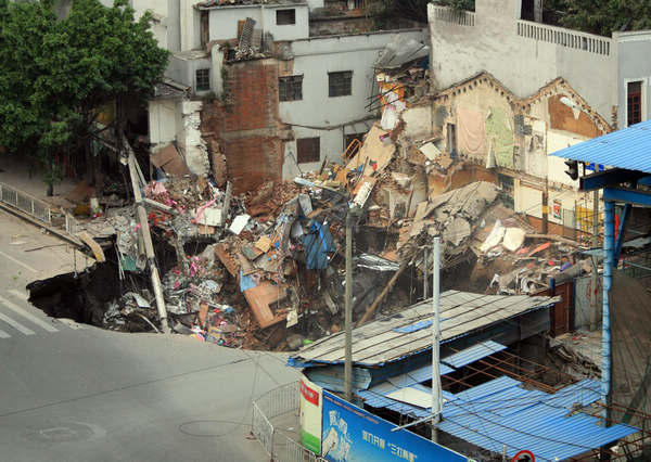 Buildings collapse after subsidence in S China