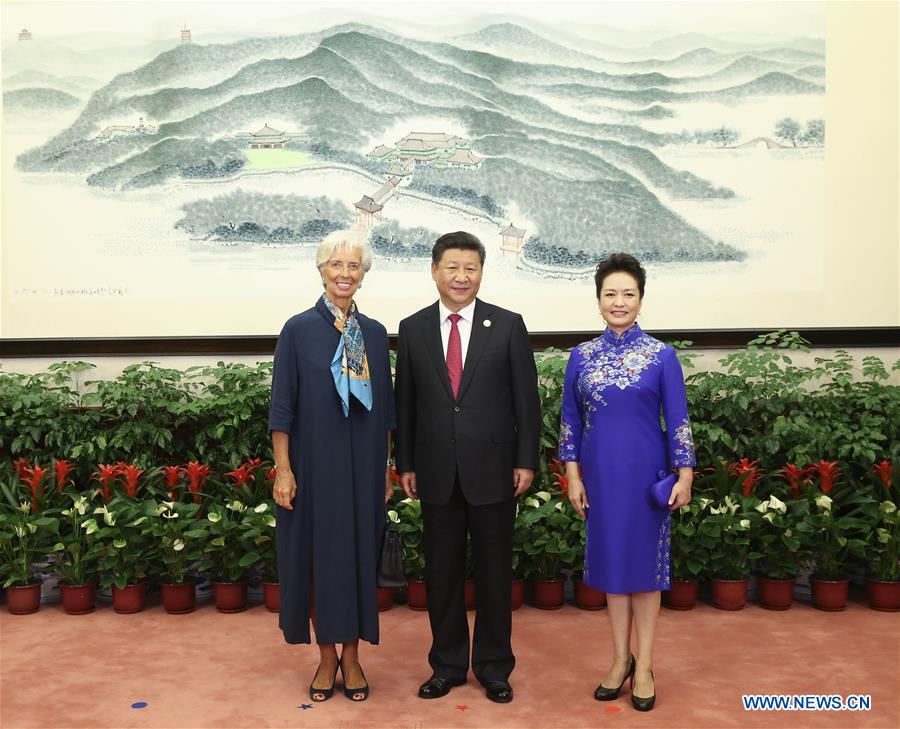 Xi Jinping, Peng Liyuan greet honored guests for G20 Summit before banquet