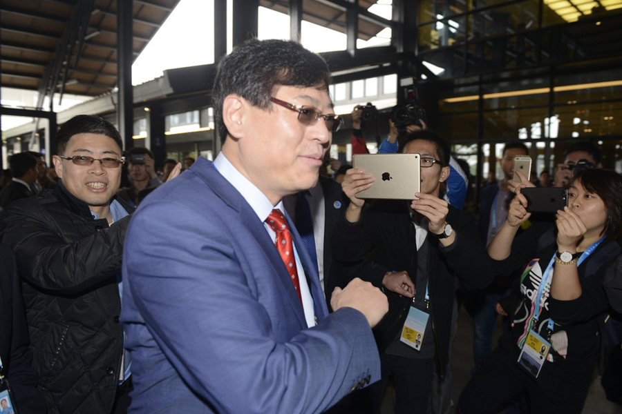 Internet bigwigs spotlighted at the 3rd WIC in Wuzhen