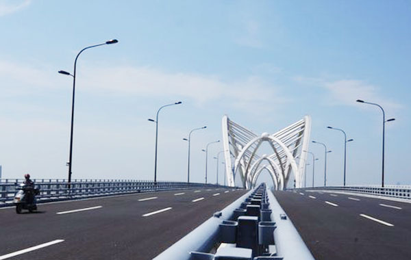 'Most beautiful bridge' over Qiantang River