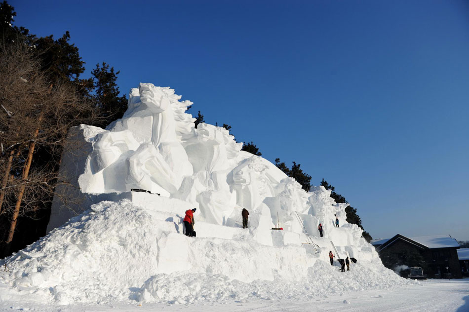 Snow sculptures, a blessing for those braving cold weather