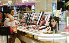 Factors of various hues take gloss out of mall cosmetics