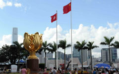 Hong Kong, Shanghai world's top shipping hubs