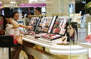 China wipes out cosmetics tax