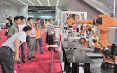 Machines steal the show at robotics expo