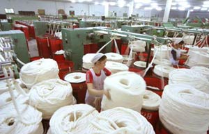 Textile firms mark 35 years of ties at US expo