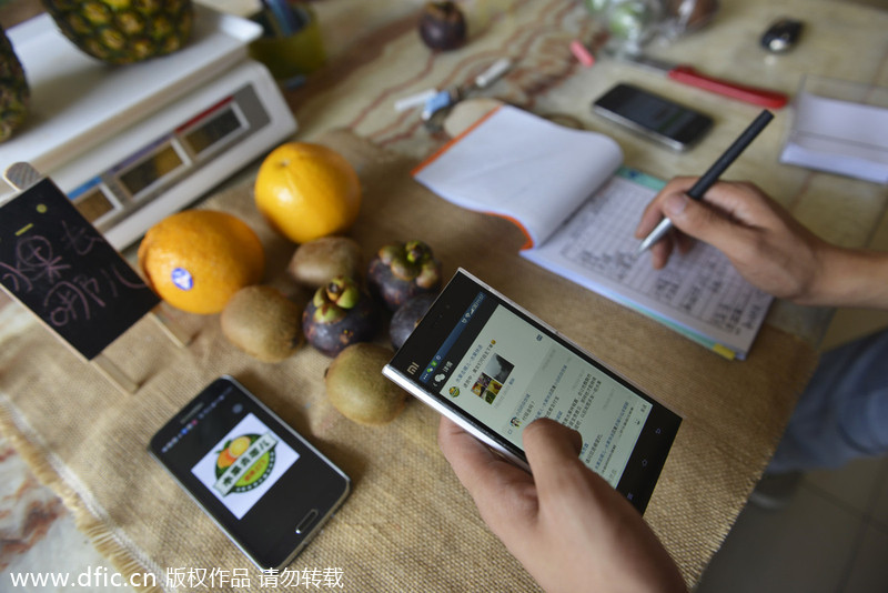 Student turns WeChat into fruit market