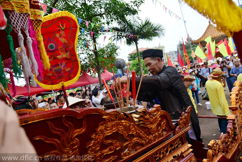 Border town traditions attract tourists