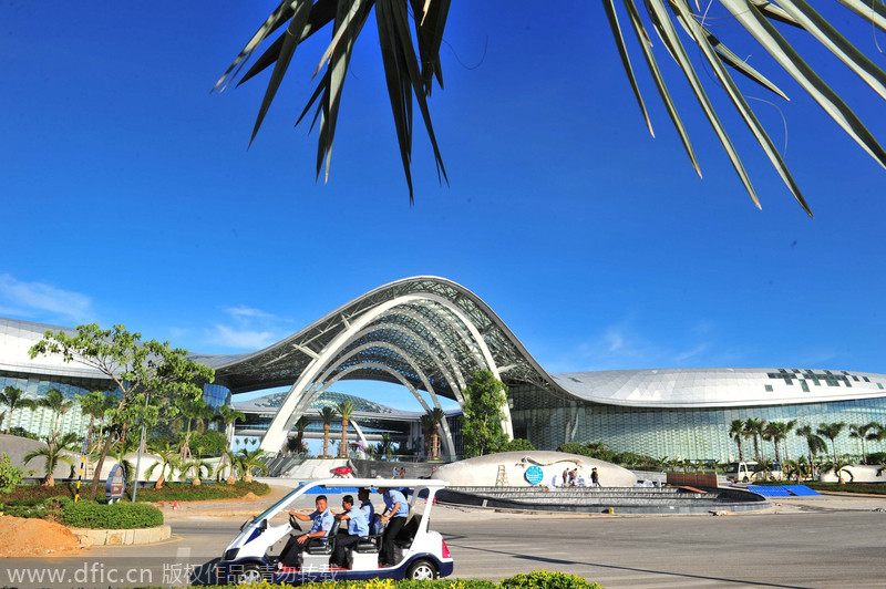 World's largest duty-free shopping center to open in Sanya