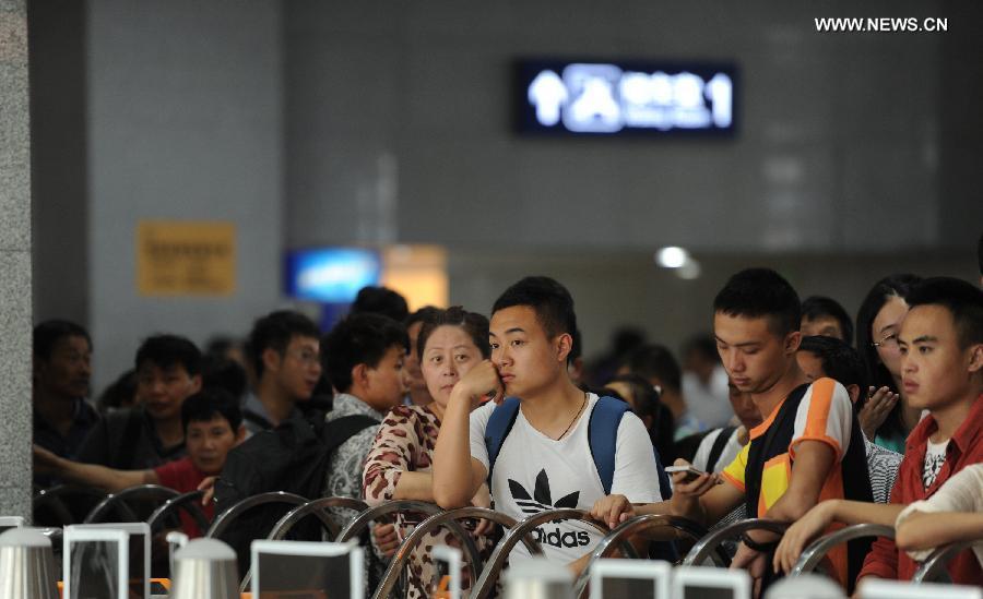 Railway stations witness travel peak before Mid-Autumn holiday