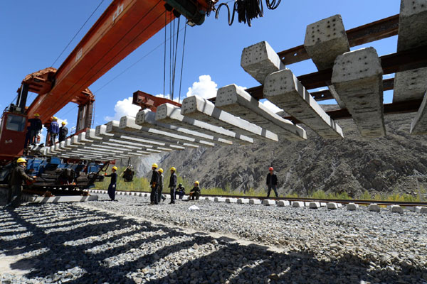 China steps up railway construction