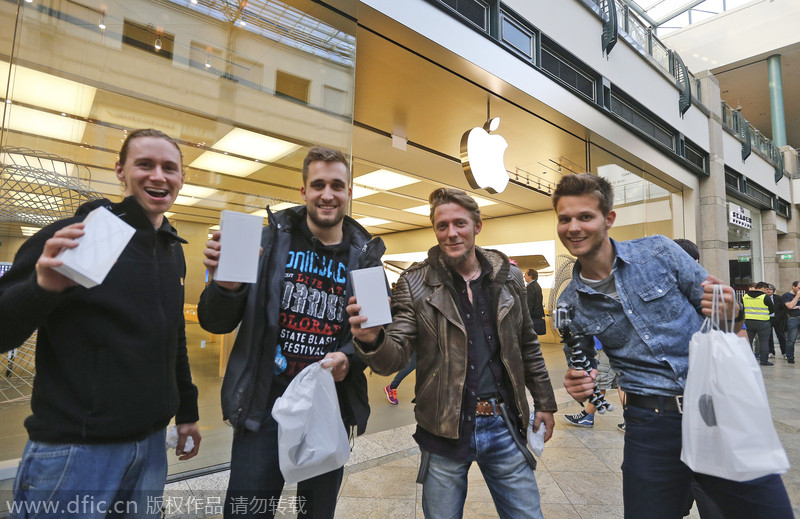 Apple fans line up around the world for iPhone 6