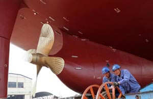 China's largest oil tanker put into use