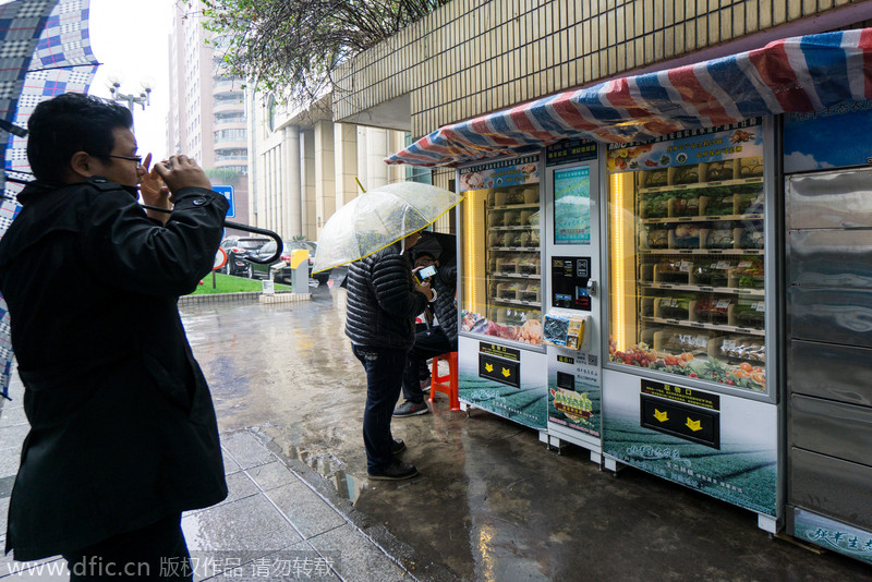 Shanghai installs first vegetable vending machine
