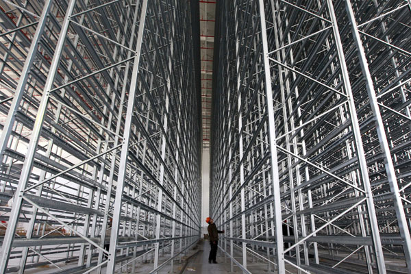 E-commerce, investment firms on the hunt for warehouse space