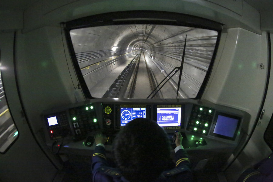 Closer look at Henan's 1st subway