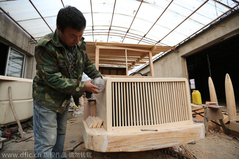 Carpenter creates e-vehicle with wood in Shenyang