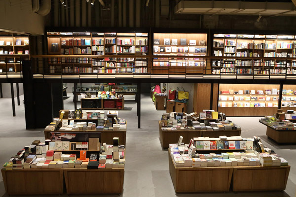 New chapter for bookstores in China