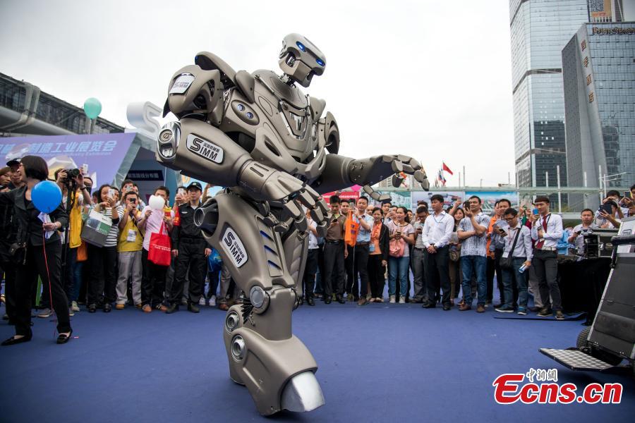 Titan robot entertains visitors in Shenzhen