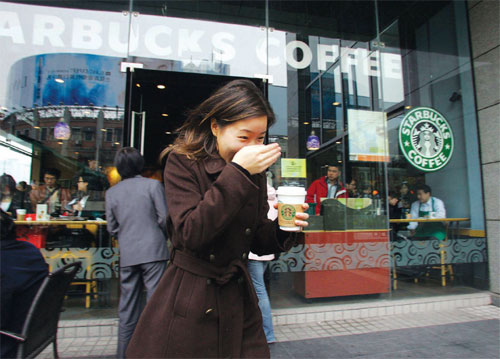 As cafes multiply, so do 'coffee cats'