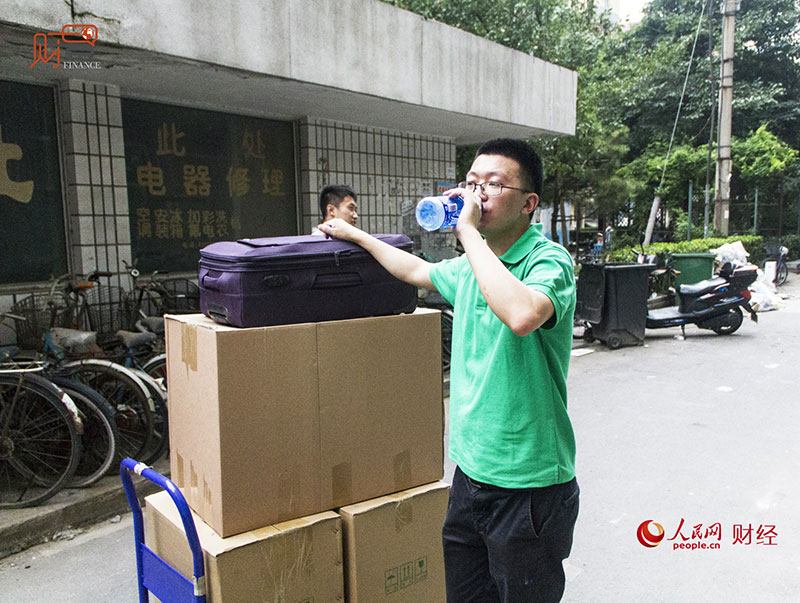 Two young entrepreneurs looking to move China's moving industry