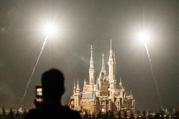 Shanghai Disney resort triggers travel surge