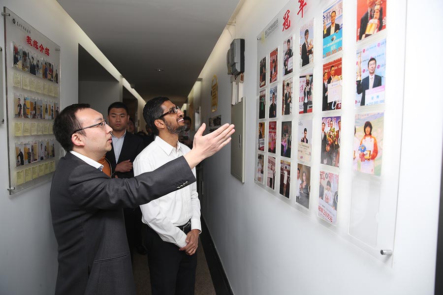 Google CEO Sundar Pichai visits China's Go school