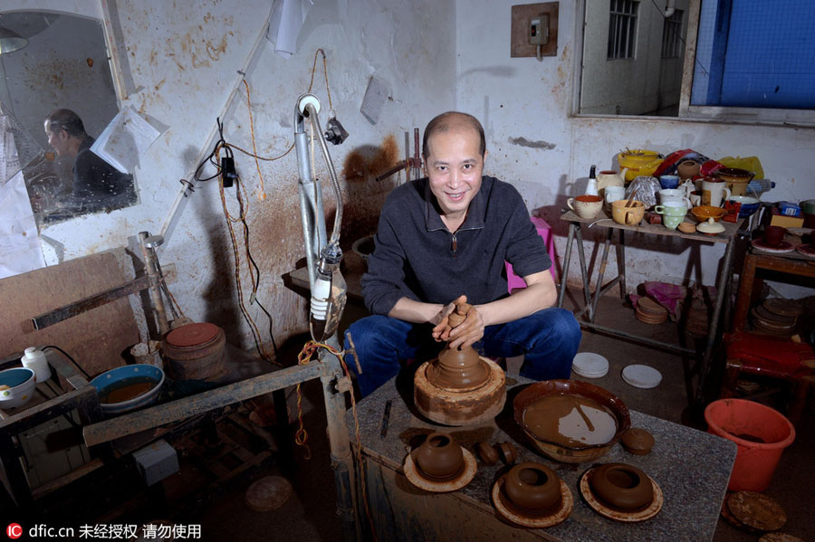 Teapot craftsman makes innovation, passes down techniques