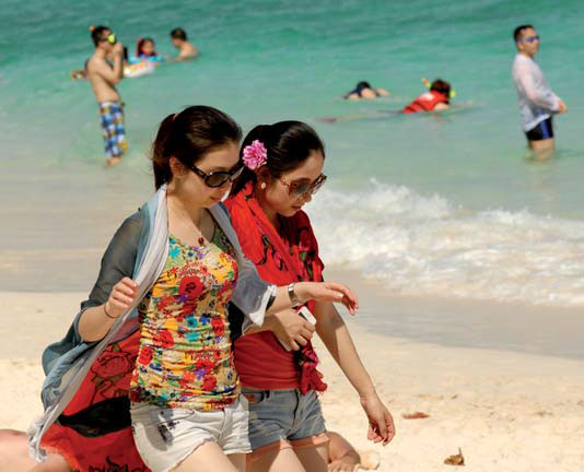 Chinese tourists' overseas spending ranks first in the world