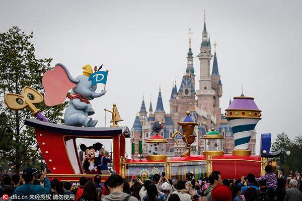 Hotels, property catch Shanghai Disneyland fever