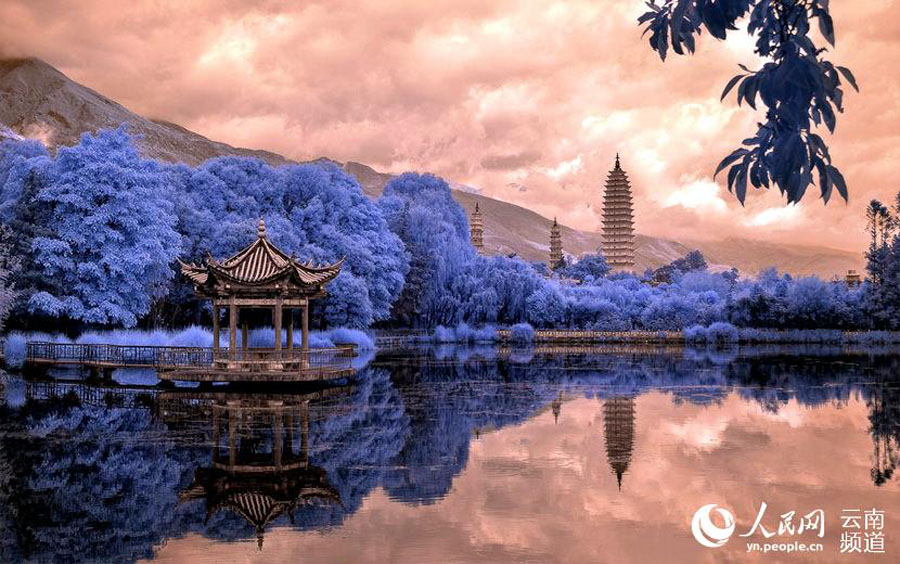 Iconic pagodas turn into a dreamland in infrared photos