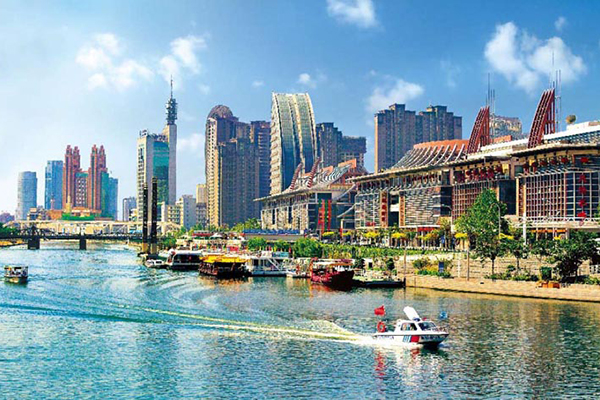 Foreigners flock to growing metropolis