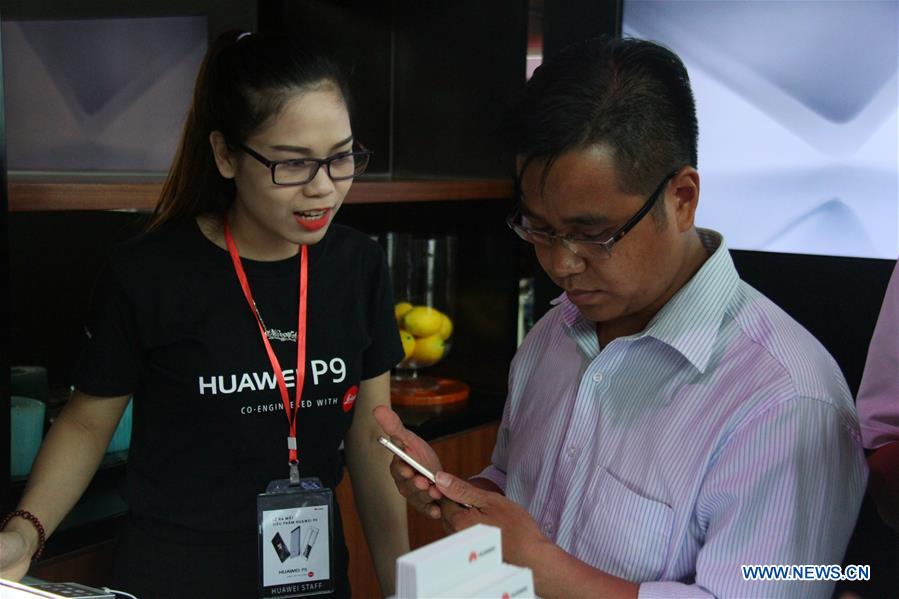 Huawei launches new smartphone P9 in Vietnam