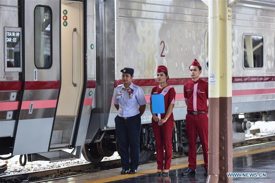 Chinese-made train makes debut for short run in Thailand