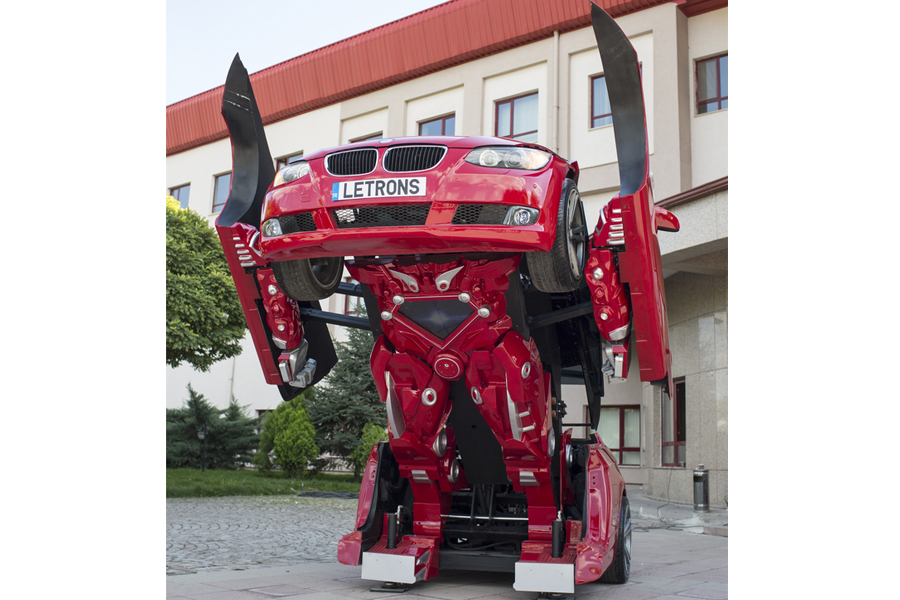 Real life 'Transformer' car turns into robot