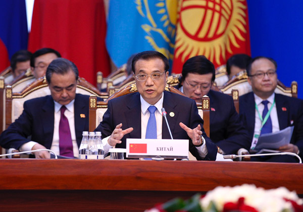 Li promotes SCO bank, free trade