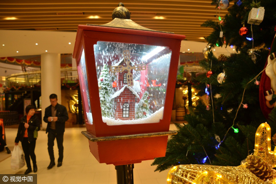 Christmas atmosphere heats up in China