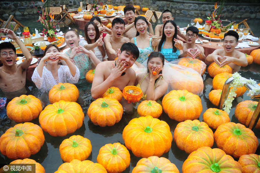 Hot spring pumpkin wedding to raise awareness of healthy food