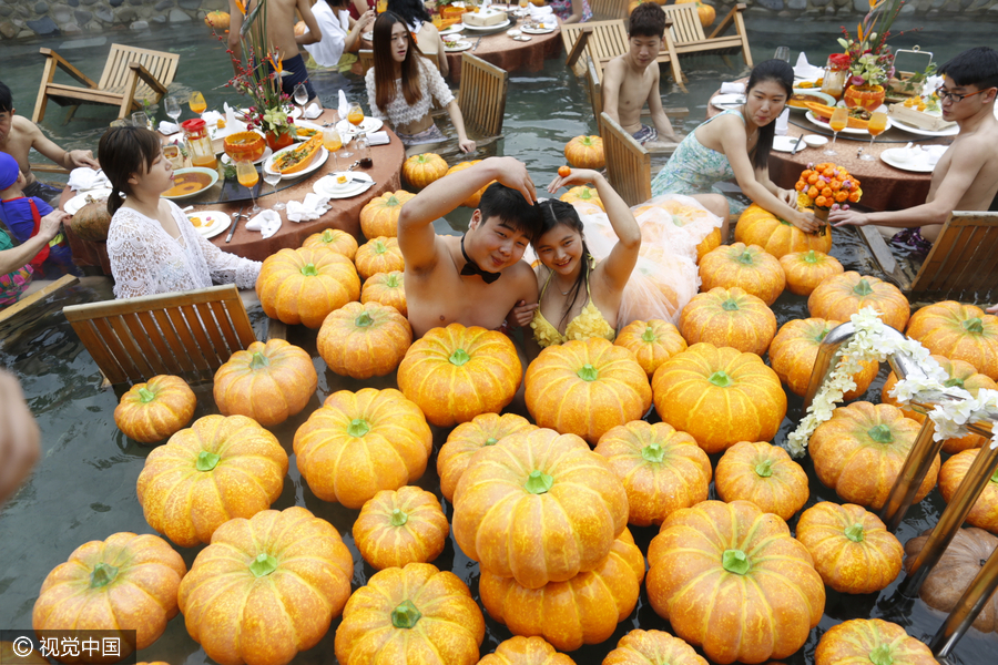 Hot spring pumpkin wedding to raise awareness of healthy food