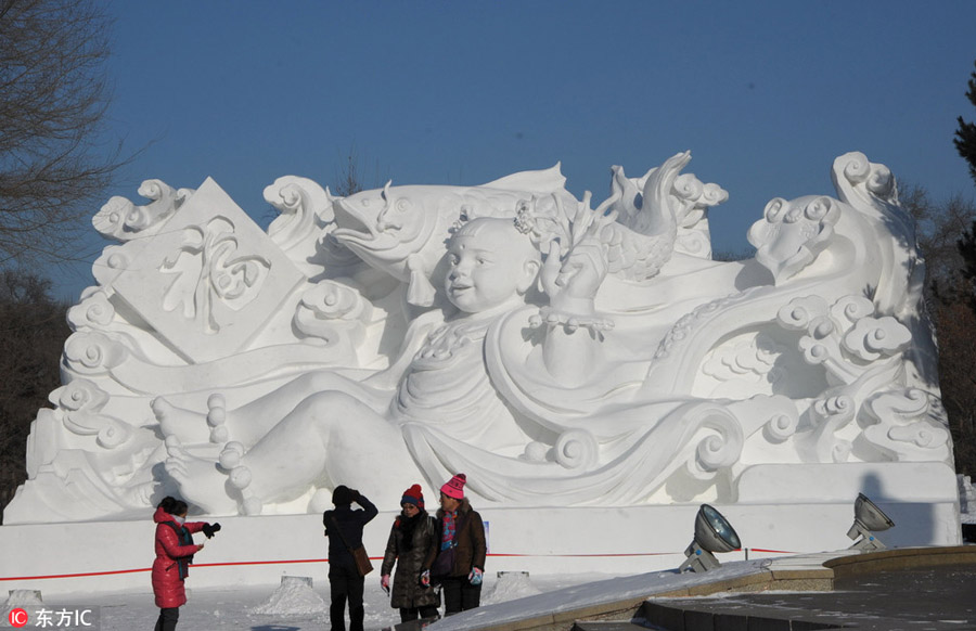 Snow sculptures and ice lanterns heat up Harbin