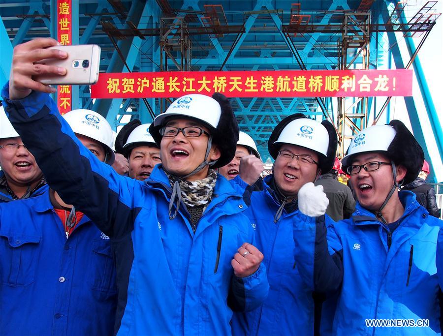 E China's Tianshenggang Channel Bridge finishes closure