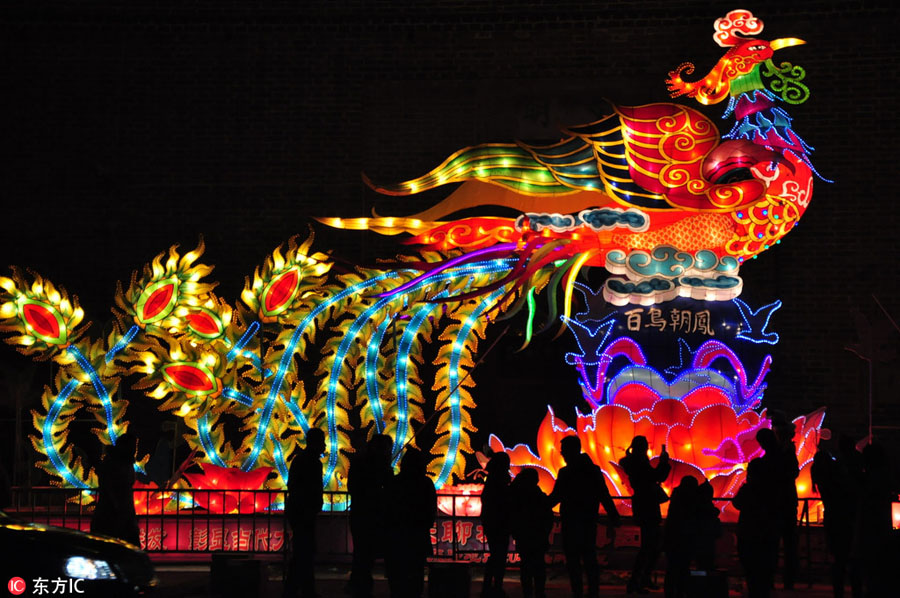 Lantern shows brighten festive moods across China