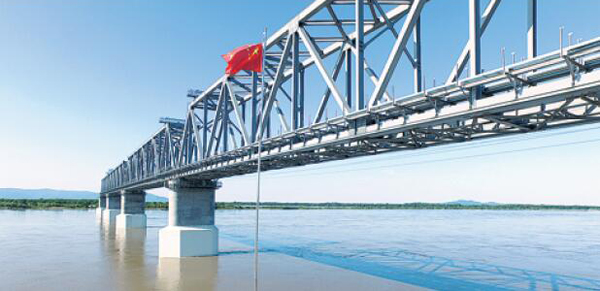 China-Russia rail bridge on right track